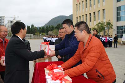 1603436289890074749.jpg 2017112817100027.jpg